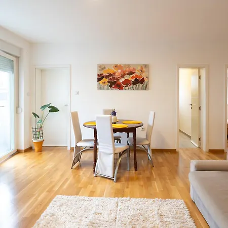 Cvetic Apartment *